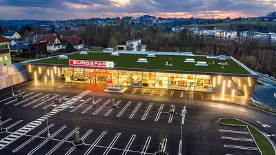 bilder/referenzen/ES_Neuhofen/Architekturfoto_ES_Neuhofen_Drohnenaufnahme.jpg